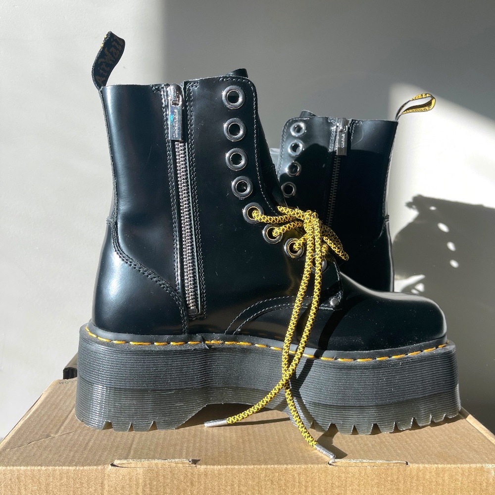 BNWT Dr. Martens Jadon Max